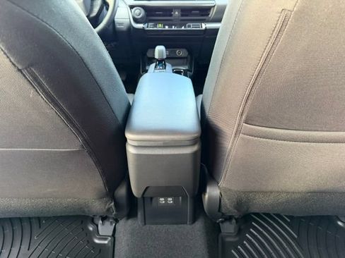 Used 2025 Toyota Prius LE FWD image 19