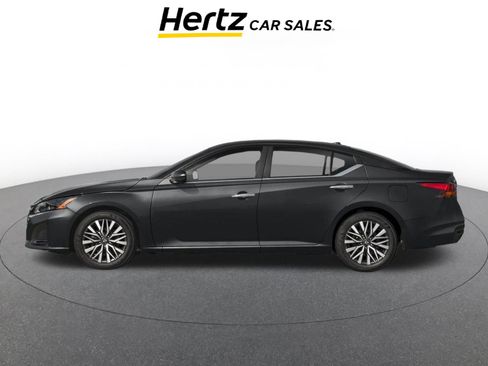Used 2025 Nissan Altima 2.5 SV FWD image 3