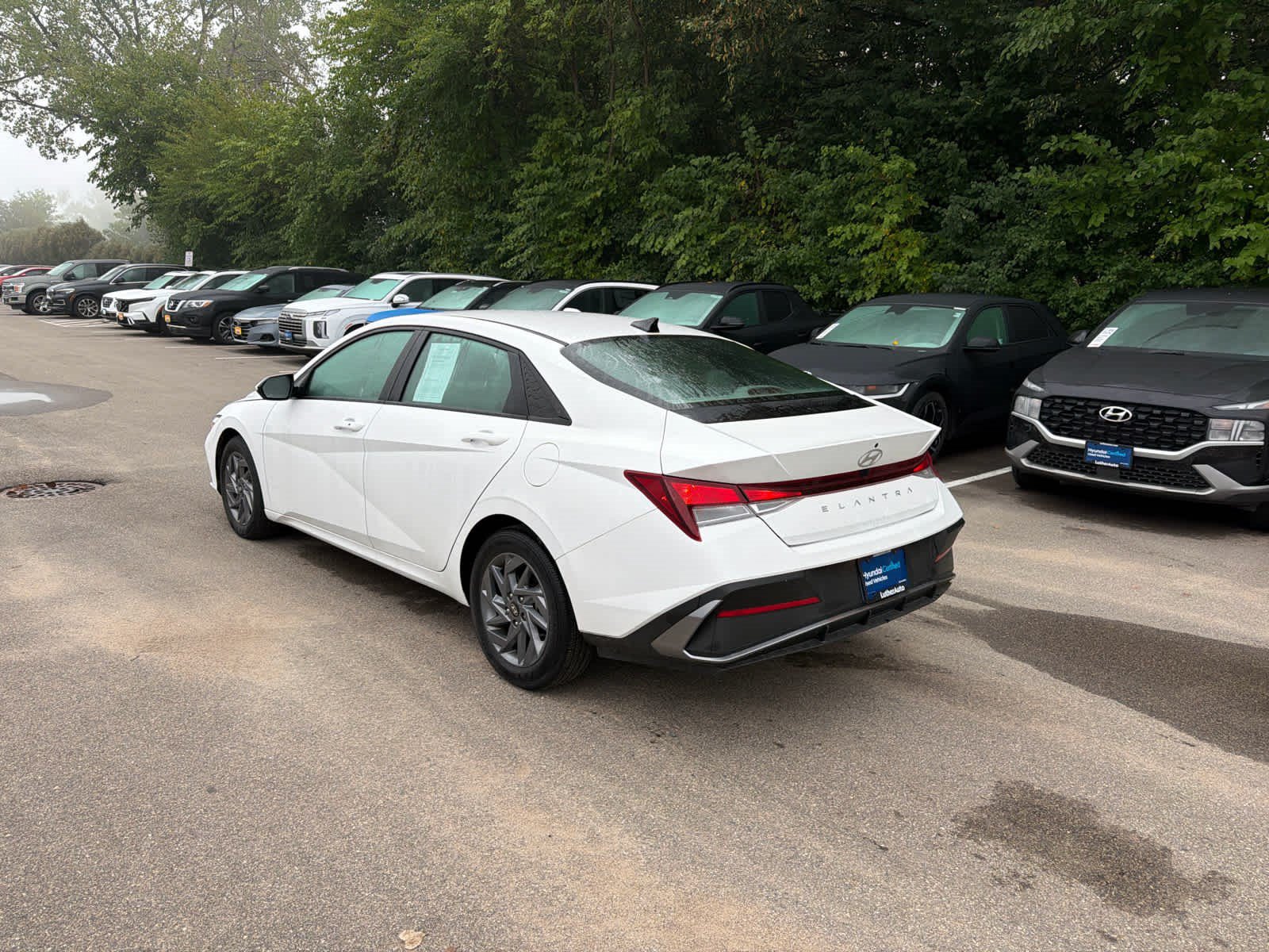 Certified 2024 Hyundai Elantra SEL FWD image 3