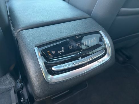 Used 2025 Cadillac XT6 Premium Luxury image 36