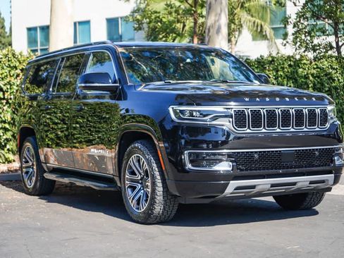 Used 2023 Jeep Wagoneer L Series II AWD/4WD image 3