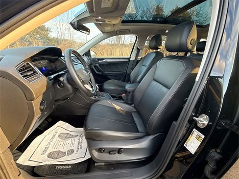 Used 2023 Volkswagen Tiguan SE image 16