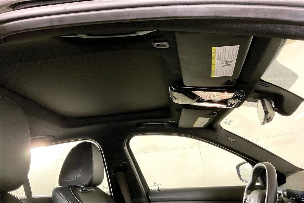 Used 2025 BMW 330i Sedan RWD image 29