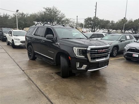 Used 2023 GMC Yukon SLT w/ SLT Premium Package image 3