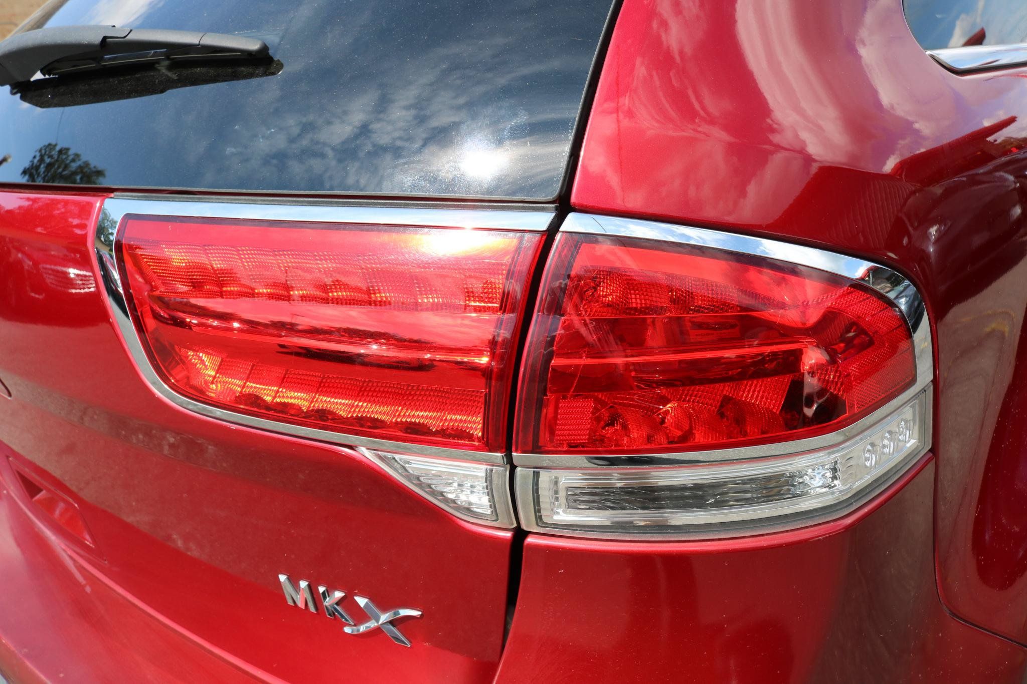 Used 2015 Lincoln MKX FWD w/ Walnut Swirl Wood Package image 9