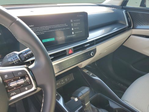 Certified 2024 Kia Sorento EX w/ Panoramic Sunroof Package image 28