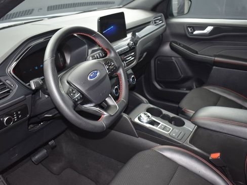 Certified 2025 Ford Escape ST-Line image 8