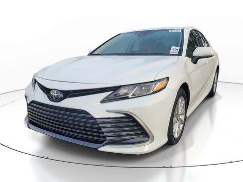 Used 2024 Toyota Camry LE image 3