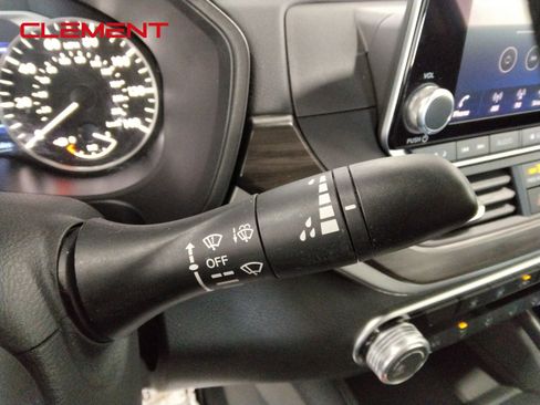 Used 2025 Nissan Altima 2.5 SV image 15