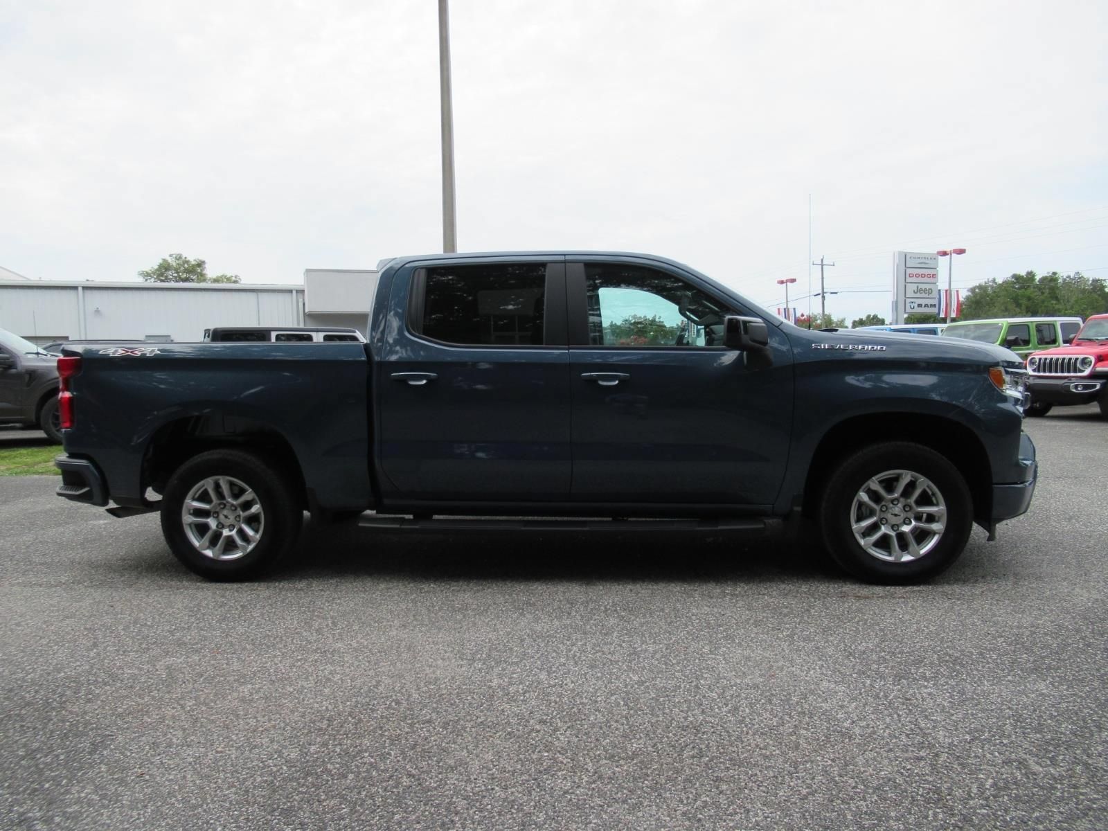 Used 2024 Chevrolet Silverado 1500 RST w/ Convenience Package II AWD/4WD image 2