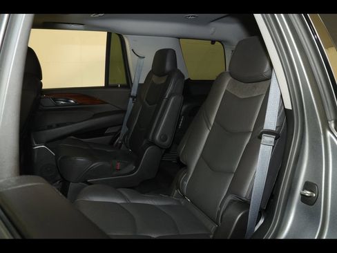 Used 2020 Cadillac Escalade Luxury AWD/4WD image 29