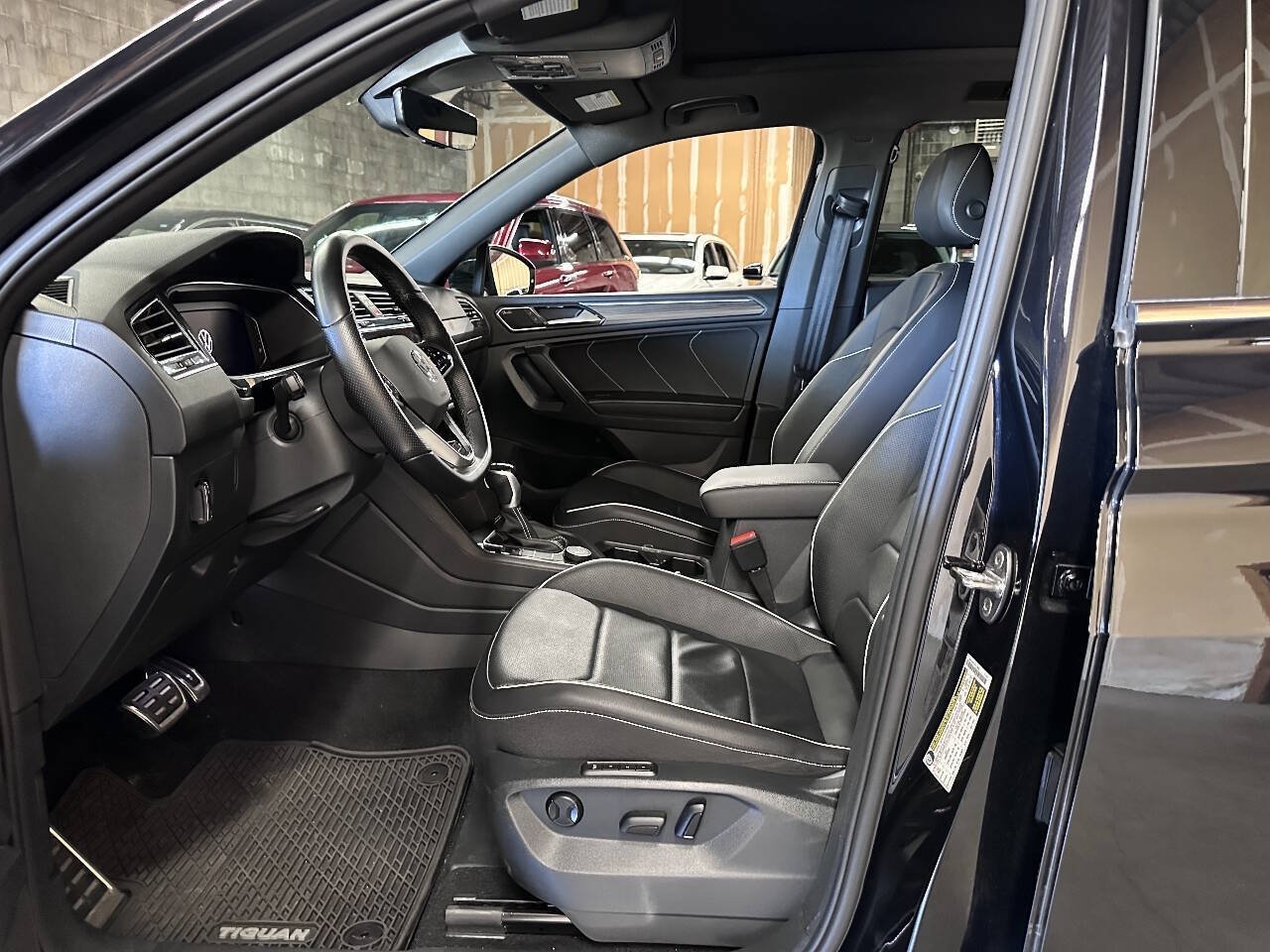 Used 2022 Volkswagen Tiguan SEL R-Line AWD/4WD image 9