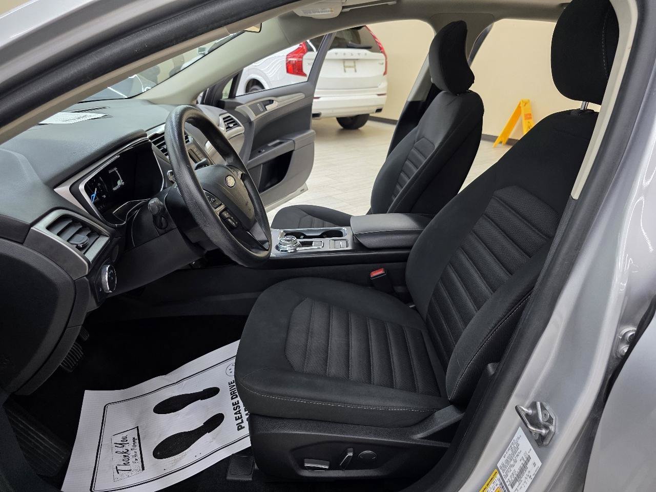 Used 2018 Ford Fusion SE FWD image 15