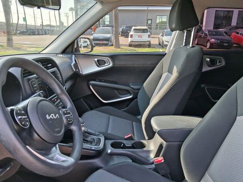 Used 2023 Kia Soul LX w/ LX Technology Package image 13