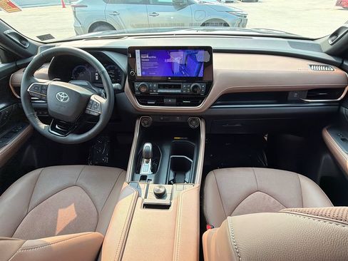 Used 2026 Toyota Grand Highlander AWD Hybrid image 18