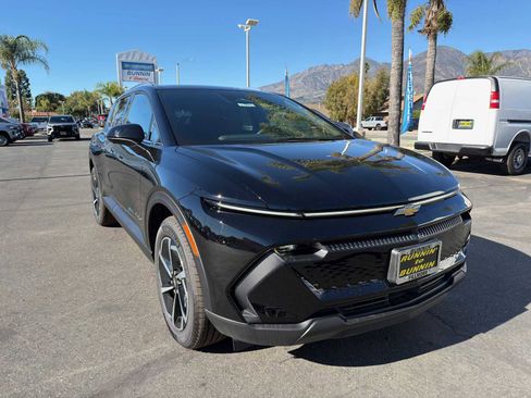 New 2026 Chevrolet Equinox EV LT image 2