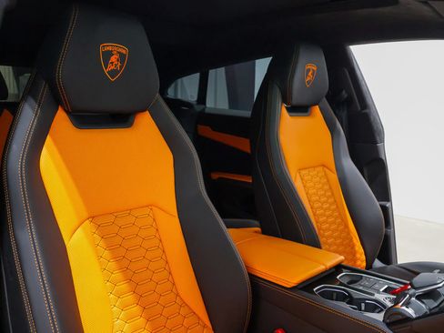Used 2021 Lamborghini Urus AWD/4WD image 40