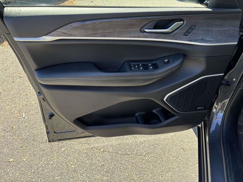 Used 2022 Jeep Grand Cherokee L Limited image 19