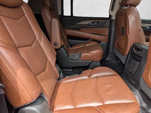 Used 2017 Cadillac Escalade ESV Premium Luxury RWD image 30