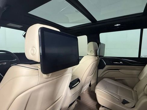 Used 2023 Cadillac Escalade Premium Luxury AWD/4WD image 21