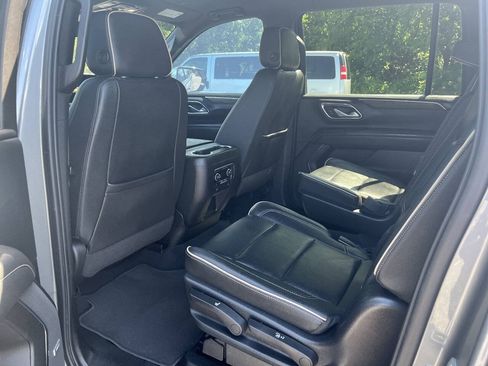 Used 2022 Chevrolet Suburban Premier AWD/4WD image 14
