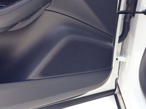 Certified 2025 Porsche Macan 4 Electric image 13