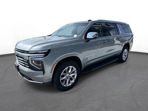Used 2025 Chevrolet Suburban Premier image 7