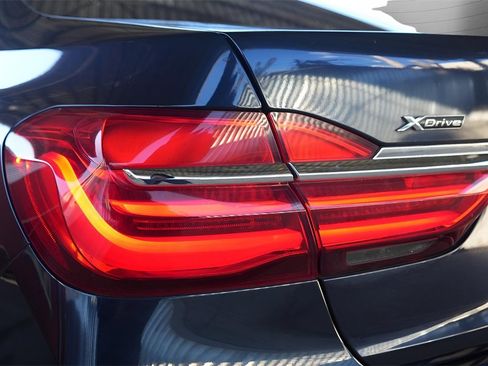 Used 2019 BMW 740i xDrive w/ Cold Weather Package image 13