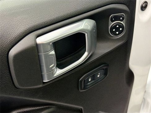 Used 2024 Jeep Wrangler Willys image 17