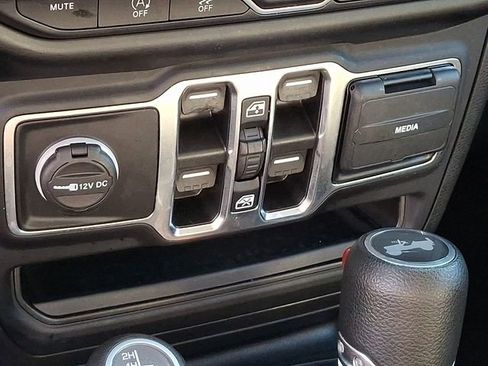 Used 2021 Jeep Wrangler Unlimited Sport image 31