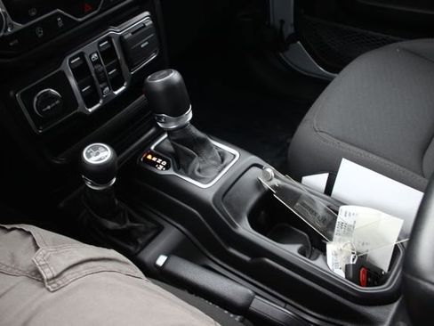 Used 2023 Jeep Wrangler Unlimited Sport AWD/4WD image 9