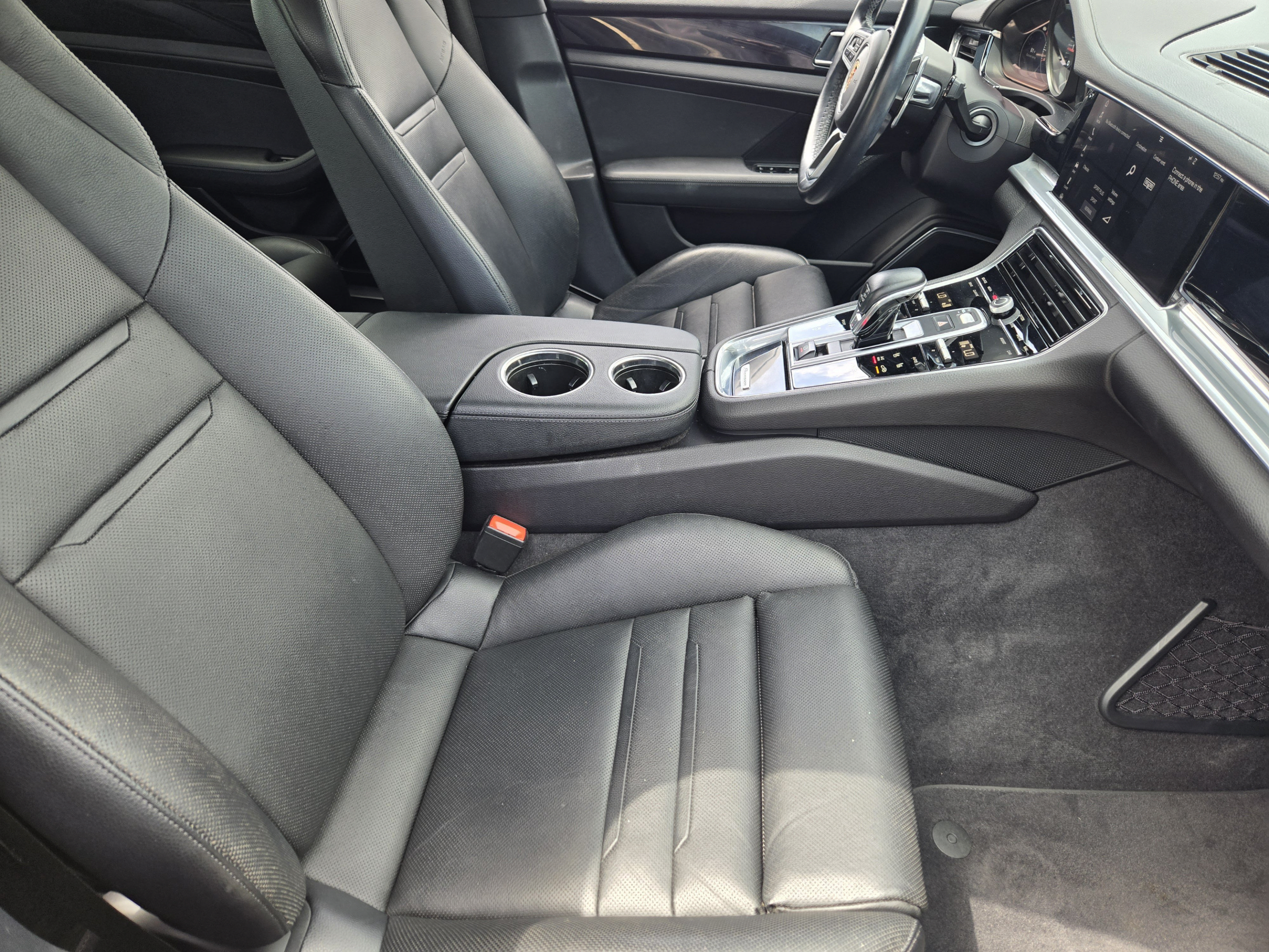 Used 2017 Porsche Panamera image 9