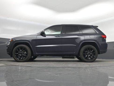 Used 2018 Jeep Grand Cherokee Altitude AWD/4WD image 15