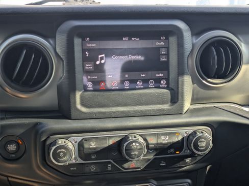 Used 2021 Jeep Gladiator Sport AWD/4WD image 32