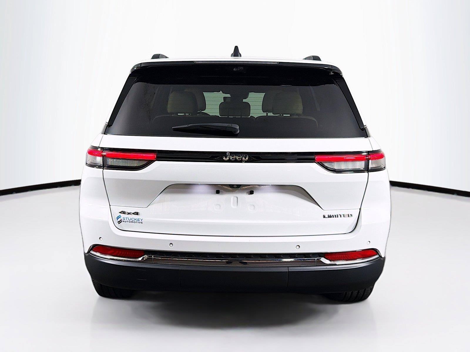 Used 2023 Jeep Grand Cherokee Limited w/ Luxury Tech Group II AWD/4WD image 10