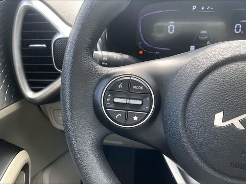 Used 2025 Kia Soul LX w/ LX Technology Package FWD image 22