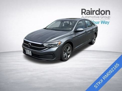 Used 2024 Volkswagen Jetta SE FWD image 3