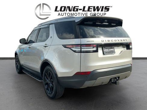 Used 2017 Land Rover Discovery SE image 4