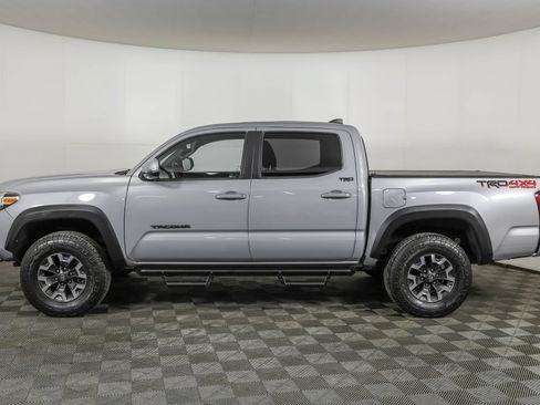 Used 2018 Toyota Tacoma TRD Off-Road w/ Technology Package AWD/4WD image 19
