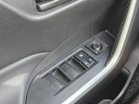 Used 2022 Toyota RAV4 LE image 19