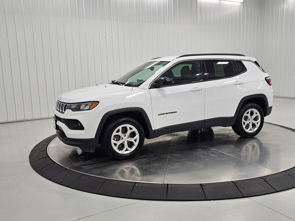 Used 2024 Jeep Compass Latitude AWD/4WD image 1