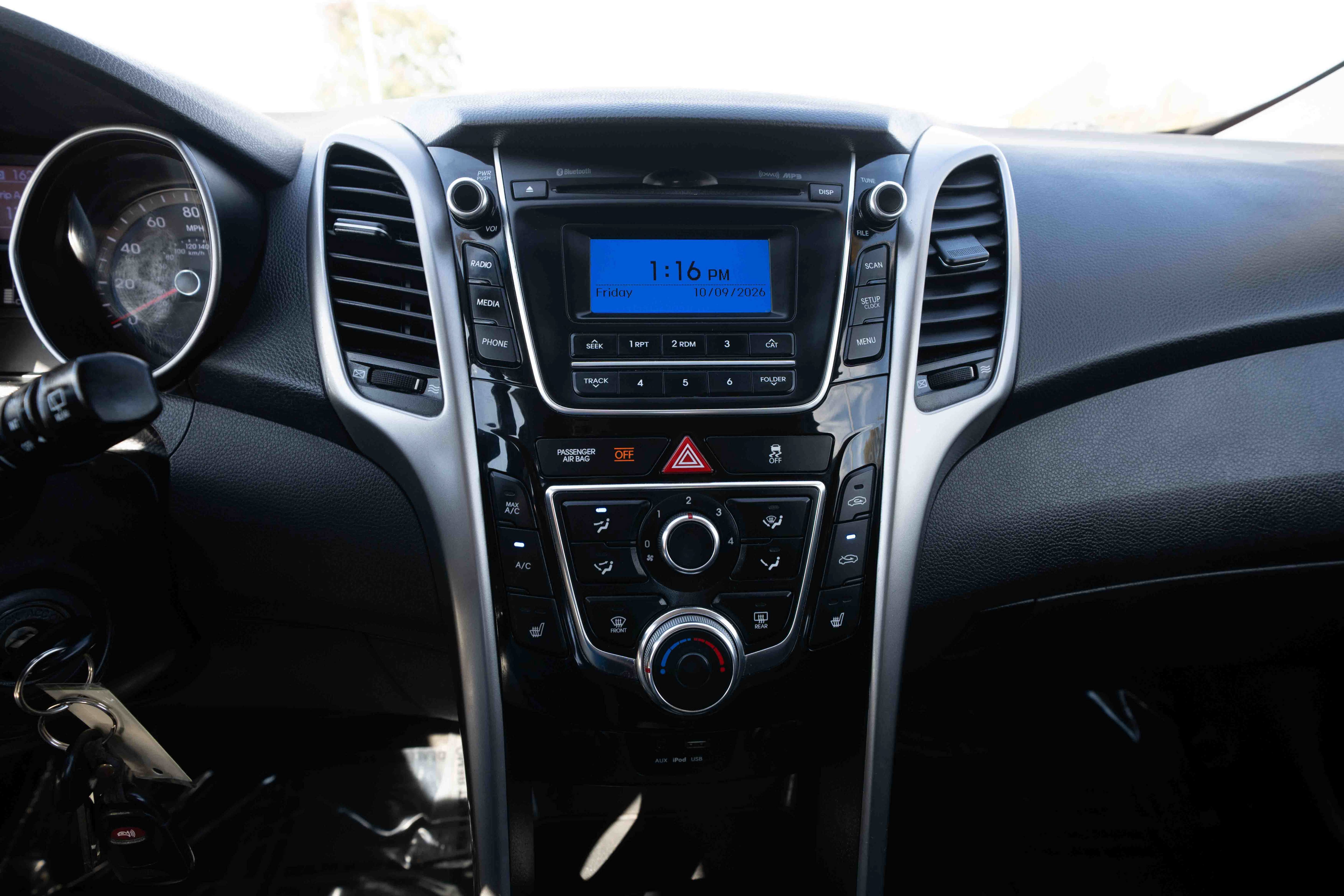 Used 2016 Hyundai Elantra GT FWD image 17