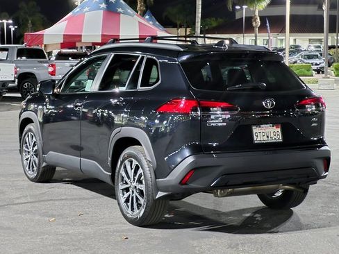 Used 2025 Toyota Corolla Cross XLE image 8