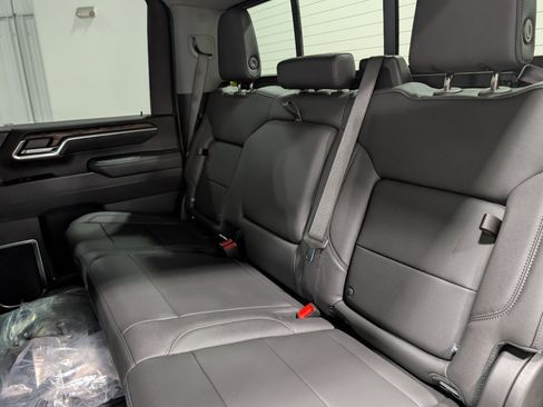 Used 2025 GMC Sierra 3500 SLT w/ SLT Premium Package image 18