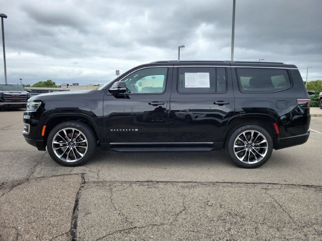 Used 2023 Jeep Wagoneer Series II w/ Premium Group I AWD/4WD image 2