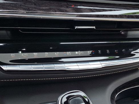 Used 2023 Cadillac Escalade Premium Luxury image 18