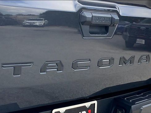 Used 2025 Toyota Tacoma SR5 AWD/4WD image 30
