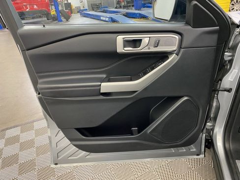 Used 2023 Ford Explorer Limited image 28