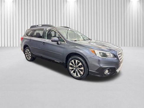 Used 2017 Subaru Outback 2.5i Limited image 2