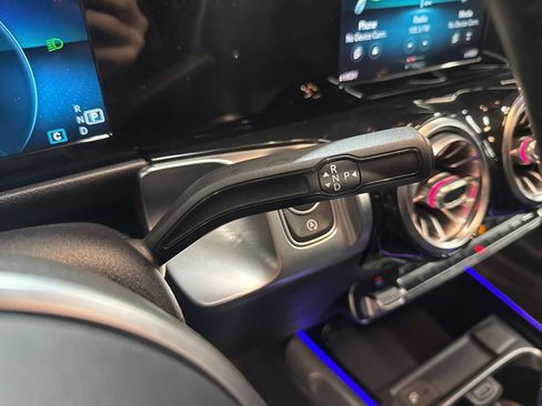 Used 2020 Mercedes-Benz GLB 250 GLB 250 image 24